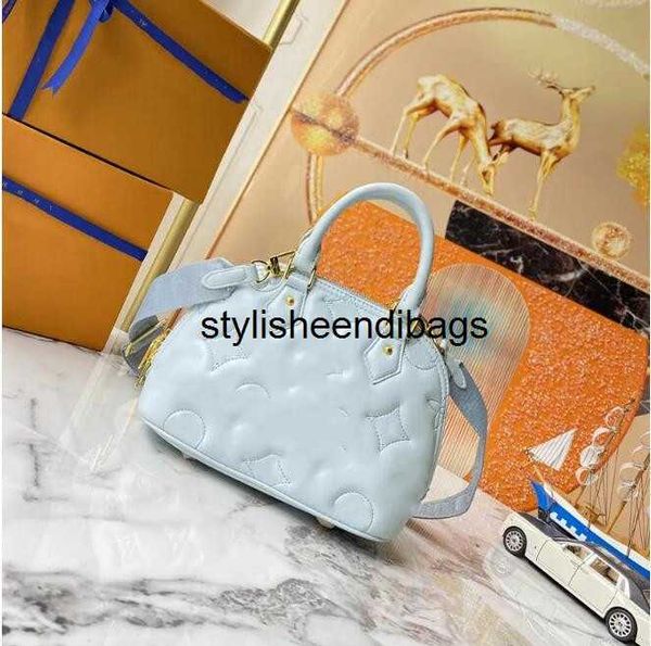 stylisheendibags designer shell bag alma bb embroidery thread embossing genuine leather classic ladies handbag women cossbody purse handbags
stylisheendibags designer shell bag alma bb embroidery thread embossing genuine leather classic ladies handbag women cossbody purse handbags