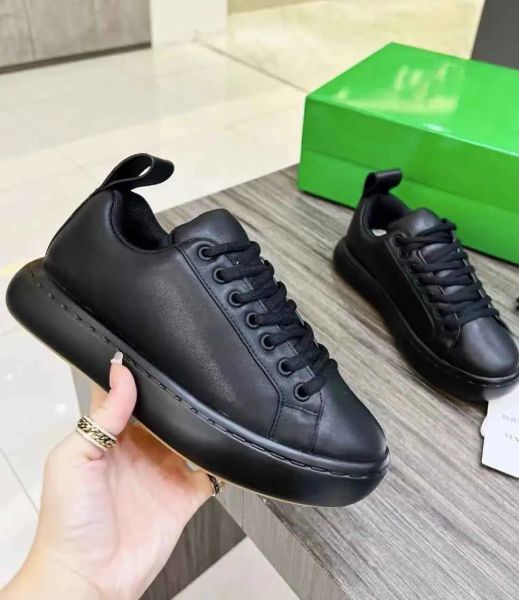 

Classic Men Pillow Low Top Sneakers Shoes Rubber Sole Man Runner Sports Comfort Walking White Black Green Leather Outdoor Footwear EU38-45