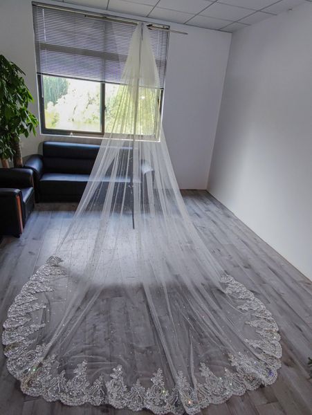 anklets bling veil lace edge long luxurious bridal veil handmade rhinestone head veil for wedding one layer 5 meters, Red;blue
anklets bling veil lace edge long luxurious bridal veil handmade rhinestone head veil for wedding one layer 5 meters, Red;blue