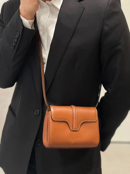 fashionable soft shoulder bag with genuine leather metal buckle logo, classic women's flip bag, designer quilted adjustable shoulder st
fashionable soft shoulder bag with genuine leather metal buckle logo, classic women's flip bag, designer quilted adjustable shoulder st
