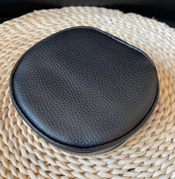 round cosmetic bag with small mirror black 14x14cm soft pu texture waterproof portable cosmetic case storage box makeup round case1197091
round cosmetic bag with small mirror black 14x14cm soft pu texture waterproof portable cosmetic case storage box makeup round case1197091