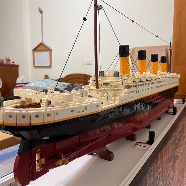 9090pcs Blocks Movie Titanic Large Cruise Ship Steamship Plastic Model 10294 Building of Construction Bricks Toys for Children 230520, Multicolor
9090pcs Blocks Movie Titanic Large Cruise Ship Steamship Plastic Model 10294 Building of Construction Bricks Toys for Children 230520, Multicolor