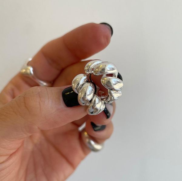 huggie fashion trend 100% europe korea 925 sterling silver ear bone ring cold wind rope twist earrings ear buckle 18k gold, Golden;silver
huggie fashion trend 100% europe korea 925 sterling silver ear bone ring cold wind rope twist earrings ear buckle 18k gold, Golden;silver