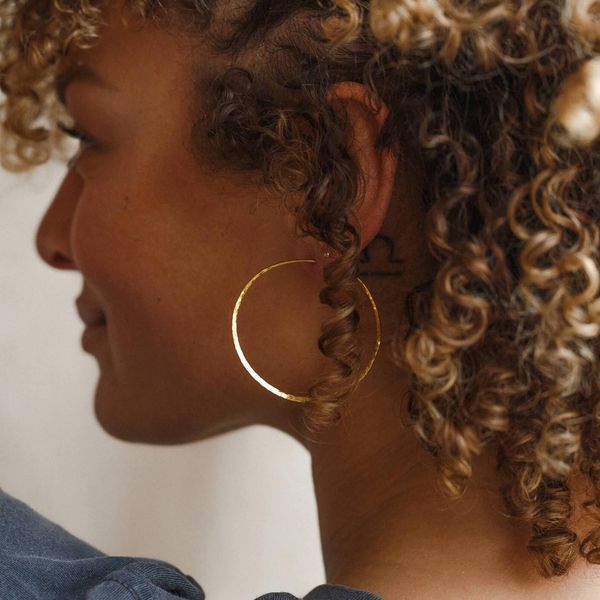 huggie 925 sterling silver hammered hoop earrings handmade gold filled jewelry brincos vintage pendientes oorbellen boho women earrinng, Golden;silver
huggie 925 sterling silver hammered hoop earrings handmade gold filled jewelry brincos vintage pendientes oorbellen boho women earrinng, Golden;silver