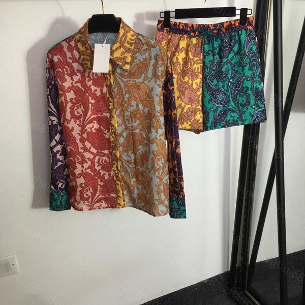 23ss womens designer clothing women set shirt set vintage color mosaic print long sleeve shirt elastic waist casual shorts set women clothes, White
23ss womens designer clothing women set shirt set vintage color mosaic print long sleeve shirt elastic waist casual shorts set women clothes, White