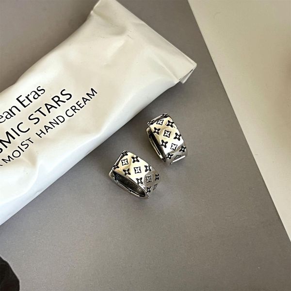 huggie personality classic lucky fashion s925 sterling silver presbyopia ear buckle design simple heavy industry jewelry wholesale, Golden;silver
huggie personality classic lucky fashion s925 sterling silver presbyopia ear buckle design simple heavy industry jewelry wholesale, Golden;silver