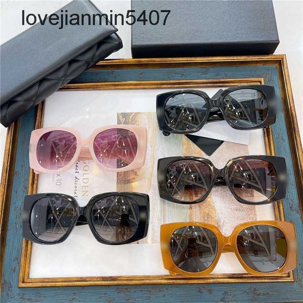 2023 fashion sunglasses factory 50% retail xiaoxiangjia's new fashion generous frame covers face and shows thin sunglass net red same s, White;black
2023 fashion sunglasses factory 50% retail xiaoxiangjia's new fashion generous frame covers face and shows thin sunglass net red same s, White;black