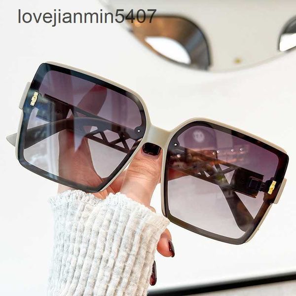 2023 fashion sunglasses factory 50% retail new large frame hollow out sunglass trend square xiaoxiangjia, White;black
2023 fashion sunglasses factory 50% retail new large frame hollow out sunglass trend square xiaoxiangjia, White;black