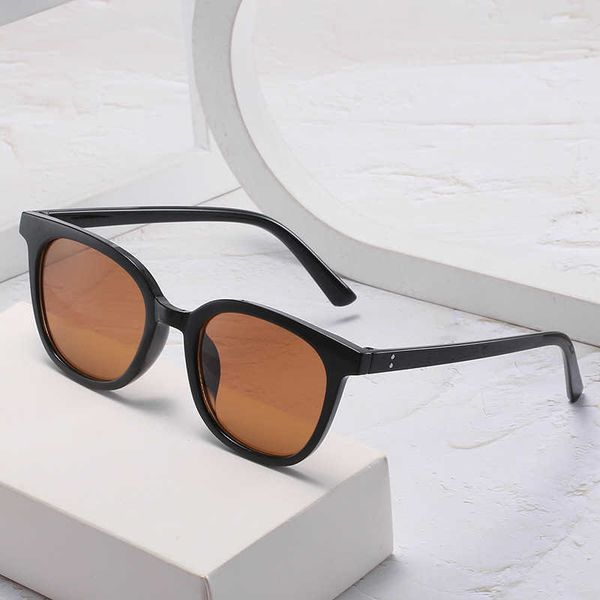 new korean version of fashionable and trendy sunglasses for both men and women brown cat eyes 2021 small frame personalized sunglasses, White;black
new korean version of fashionable and trendy sunglasses for both men and women brown cat eyes 2021 small frame personalized sunglasses, White;black