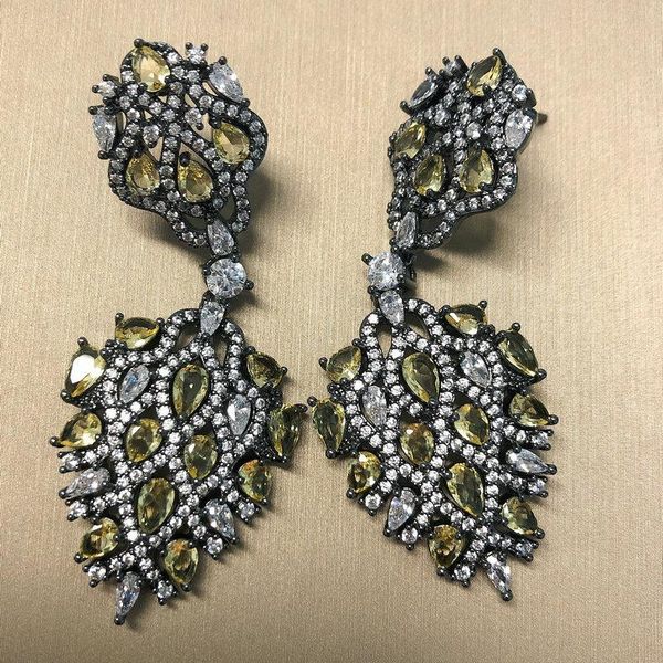 huggie bilincolor trendy dark vintage clear white and yellow cubic zircon earring for women, Golden;silver
huggie bilincolor trendy dark vintage clear white and yellow cubic zircon earring for women, Golden;silver