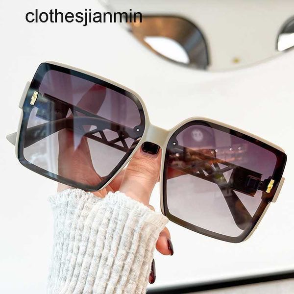 2023 fashion sunglasses factory 85% retail new large frame hollow out sunglass trend square xiaoxiangjia, White;black
2023 fashion sunglasses factory 85% retail new large frame hollow out sunglass trend square xiaoxiangjia, White;black