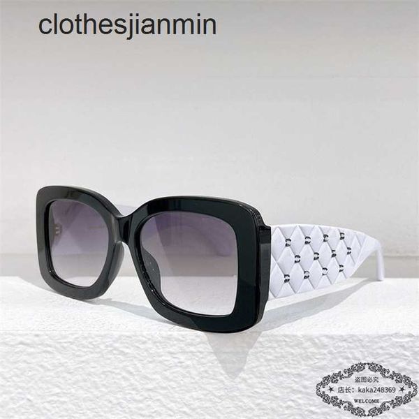 2023 fashion sunglasses factory 85% retail 22 models of xiaoxiangjia women's ins sunglass with large frame letter print ch5438, White;black
2023 fashion sunglasses factory 85% retail 22 models of xiaoxiangjia women's ins sunglass with large frame letter print ch5438, White;black