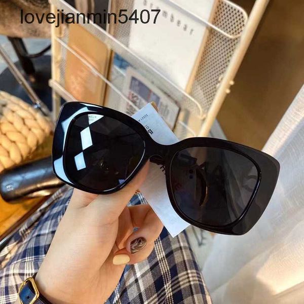 2023 fashion sunglasses factory 50% retail xiaoxiangjia sunglass with diamond inlaid uv protection 5422 driving glass frame can be matched, White;black
2023 fashion sunglasses factory 50% retail xiaoxiangjia sunglass with diamond inlaid uv protection 5422 driving glass frame can be matched, White;black