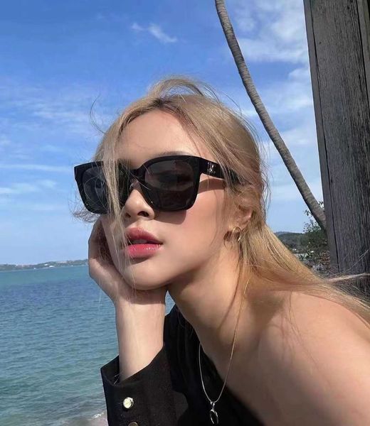 2023 design sunglasses sunglass for women high sense small face anti ultraviolet sunglass simple and triumphal arch, White;black
2023 design sunglasses sunglass for women high sense small face anti ultraviolet sunglass simple and triumphal arch, White;black