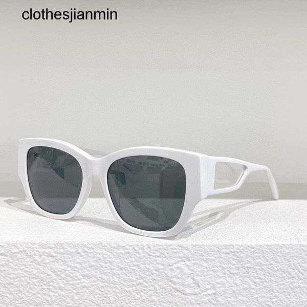 2023 fashion sunglasses factory 85% retail xiaoxiangjia new net red same cat's eye versatile plate sunglass 5429 women's fashion i, White;black
2023 fashion sunglasses factory 85% retail xiaoxiangjia new net red same cat's eye versatile plate sunglass 5429 women's fashion i, White;black