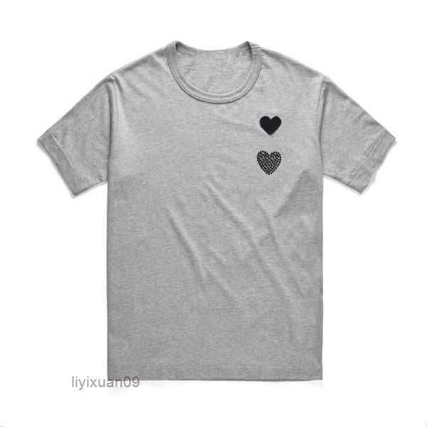cdg fashion mens play t shirt designer red heart commes casual women shirts des badge garcons high quanlity tshirts cotton embroidery 7 wo43, White;black
cdg fashion mens play t shirt designer red heart commes casual women shirts des badge garcons high quanlity tshirts cotton embroidery 7 wo43, White;black