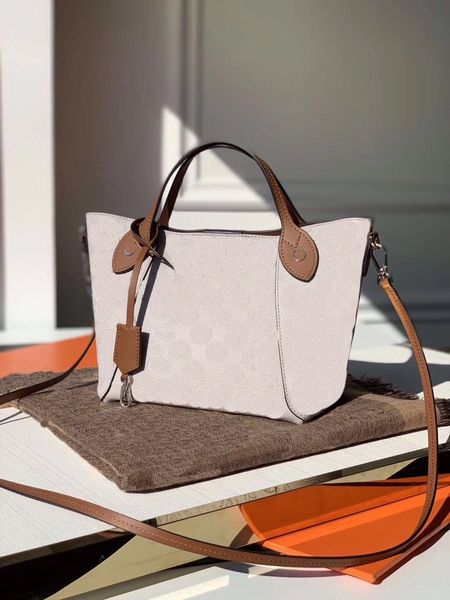 2023 totes luxury designer handbag for women shoulder bag fashion embossed large capacity casual tote woman hand bags
2023 totes luxury designer handbag for women shoulder bag fashion embossed large capacity casual tote woman hand bags