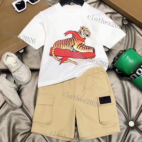 new kid clothing sets letter pattern boy girl tracksuit summer short sleeve tees shorts sets luxury designer t-shirts shorts kids sportsuit, White
new kid clothing sets letter pattern boy girl tracksuit summer short sleeve tees shorts sets luxury designer t-shirts shorts kids sportsuit, White