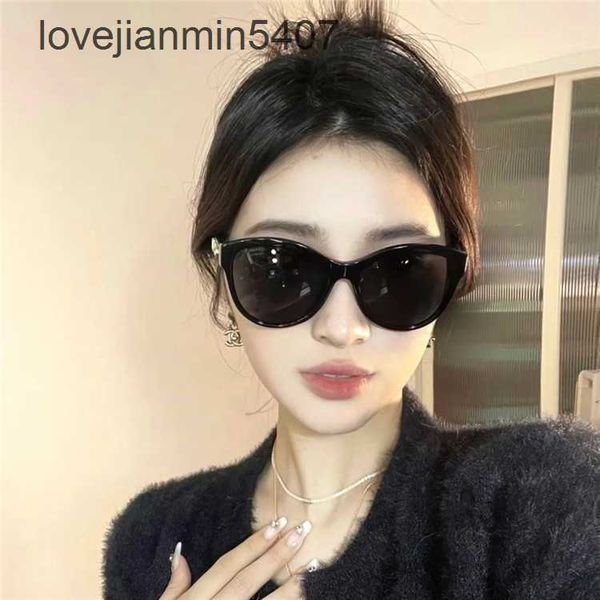 2023 fashion sunglasses factory 50% retail xiaoxiangjia's new fashionable cat ey alphabet legs sunglass star same ch5458, White;black
2023 fashion sunglasses factory 50% retail xiaoxiangjia's new fashionable cat ey alphabet legs sunglass star same ch5458, White;black