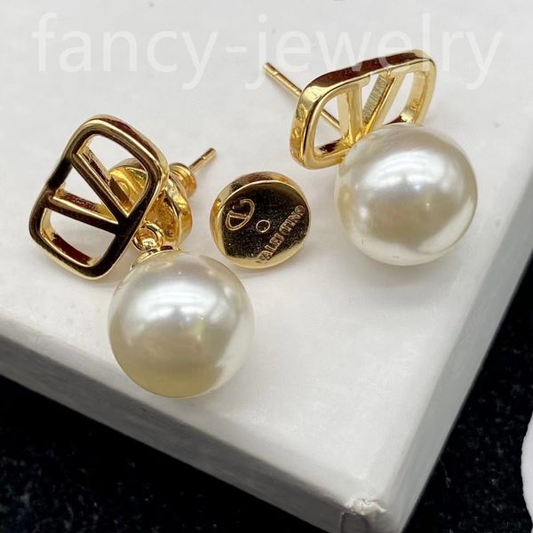 2023 earrings designer for women stud luxury gold heart shape pearl crystal gold double v letter 925s silver jewelry classic 19, Golden;silver
2023 earrings designer for women stud luxury gold heart shape pearl crystal gold double v letter 925s silver jewelry classic 19, Golden;silver