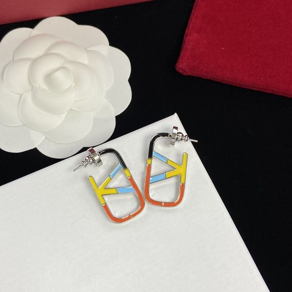 2023 earrings designer for women stud luxury gold heart shape pearl crystal gold double v letter 925s silver jewelry classic-3001, Golden;silver
2023 earrings designer for women stud luxury gold heart shape pearl crystal gold double v letter 925s silver jewelry classic-3001, Golden;silver