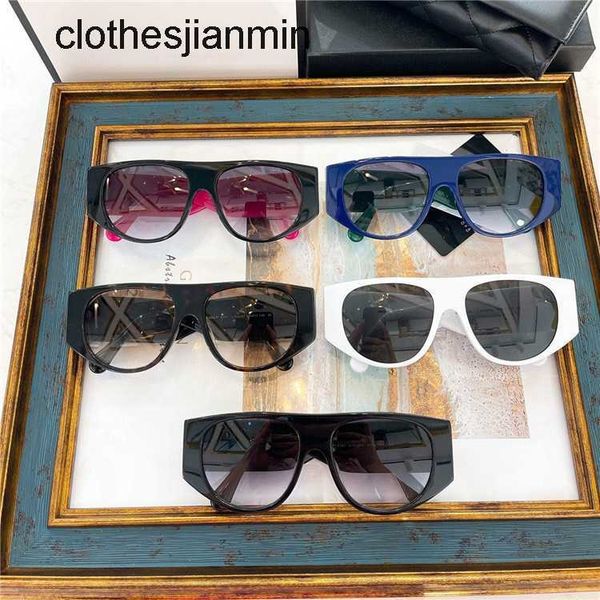 2023 fashion sunglasses factory 85% retail xiaoxiangjia's new fashion personalized ling lattice sunglass leg and star ch9001, White;black
2023 fashion sunglasses factory 85% retail xiaoxiangjia's new fashion personalized ling lattice sunglass leg and star ch9001, White;black