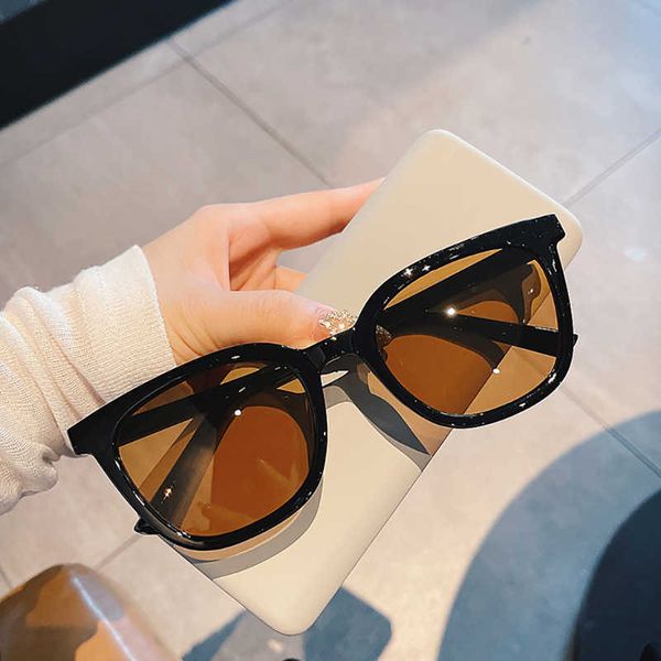 ins net red fashion wear bright black tea piece personality wave clap sunglasses female light weight element tiktok sunglasses, White;black
ins net red fashion wear bright black tea piece personality wave clap sunglasses female light weight element tiktok sunglasses, White;black