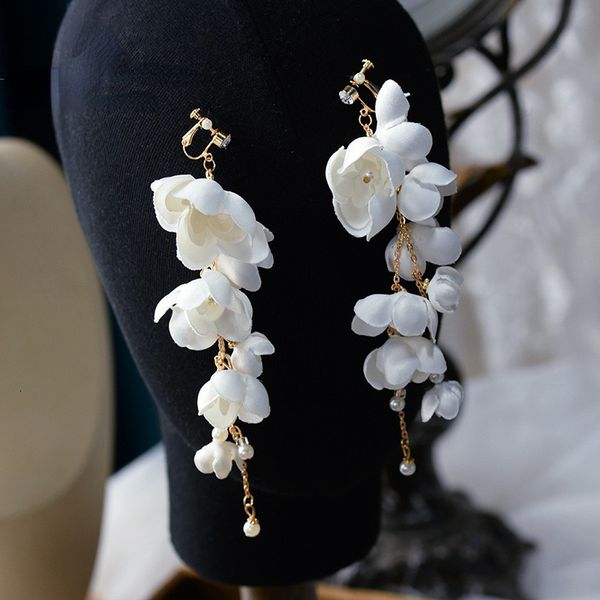dangle chandelier hand-beaded flowers earrings fabric long drop earrings fashion travel wedding ear decoration 230520, Silver
dangle chandelier hand-beaded flowers earrings fabric long drop earrings fashion travel wedding ear decoration 230520, Silver