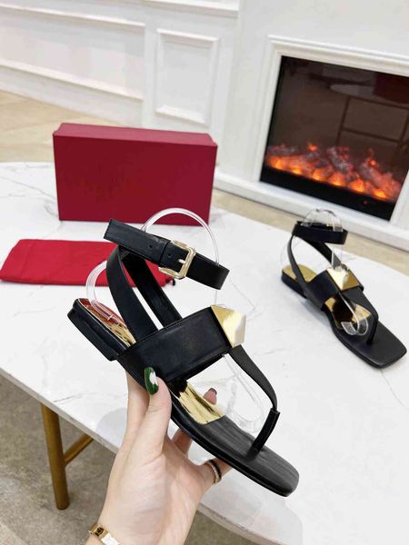 outdoor beach shoes valentinoity fashion flat slippers women designer summer slides leisure sandals h193
outdoor beach shoes valentinoity fashion flat slippers women designer summer slides leisure sandals h193