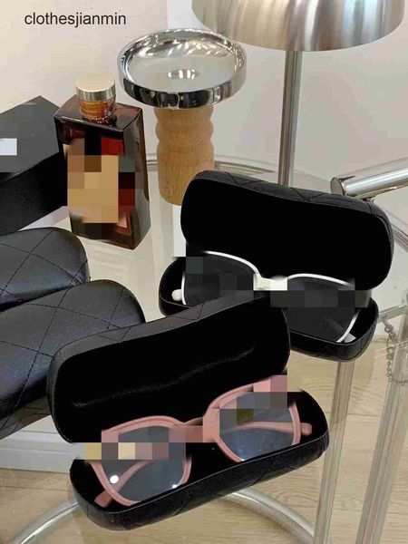 2023 fashion sunglasses factory 85% retail chan xiaoxiangjia sunglass 2023 new hollow letter large box glass plain face, White;black
2023 fashion sunglasses factory 85% retail chan xiaoxiangjia sunglass 2023 new hollow letter large box glass plain face, White;black