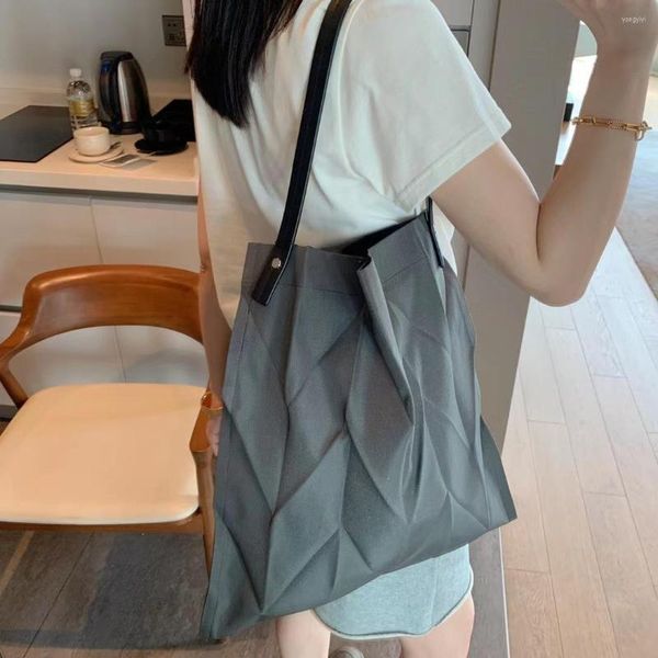 duffel bags bao miyake pleated women bag simple light ladies folded rhombus one shoulder fashion tong ling luxury designer shopping handbags
duffel bags bao miyake pleated women bag simple light ladies folded rhombus one shoulder fashion tong ling luxury designer shopping handbags