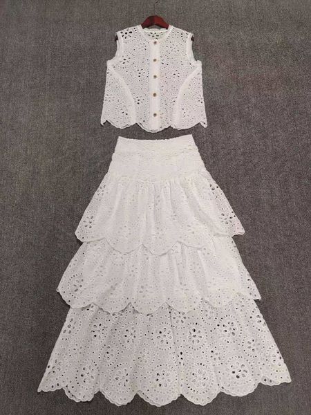 2023 designer two piece fashion sleeveless single breasted hollow out with high waist slim a-line skirt, White
2023 designer two piece fashion sleeveless single breasted hollow out with high waist slim a-line skirt, White