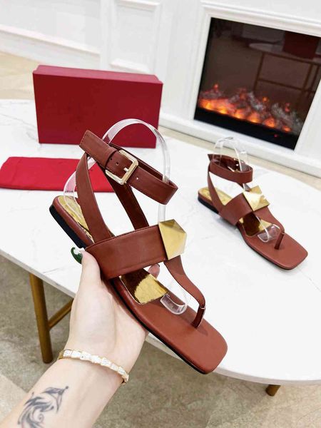 outdoor beach shoes valentinoity fashion flat slippers women designer summer slides leisure sandals h191
outdoor beach shoes valentinoity fashion flat slippers women designer summer slides leisure sandals h191