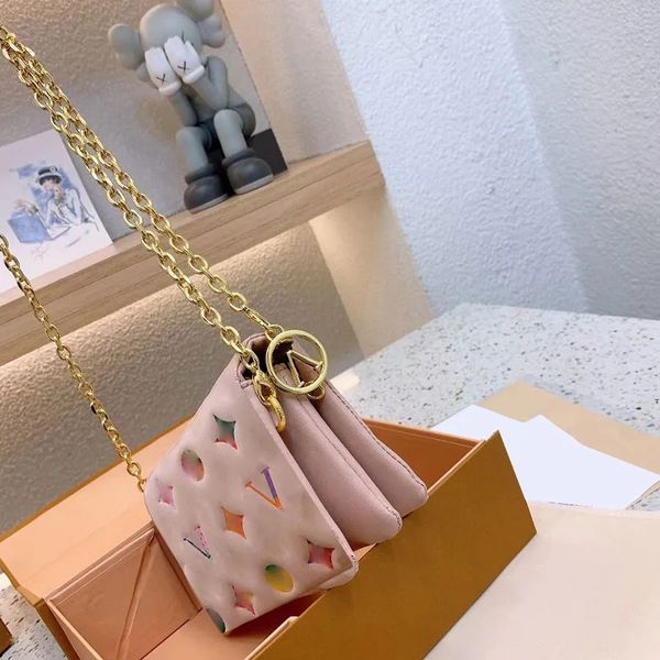 multicolor embossed designer women shoulder bags chain mini crossbody bag genuine leather handbags purses wallet classic flower letter with, Black;red
multicolor embossed designer women shoulder bags chain mini crossbody bag genuine leather handbags purses wallet classic flower letter with, Black;red