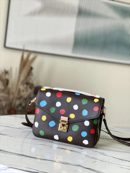 luxurys designer women shoulder bags messenger purses handbag wallet woman classic buckle crossbody bag
luxurys designer women shoulder bags messenger purses handbag wallet woman classic buckle crossbody bag