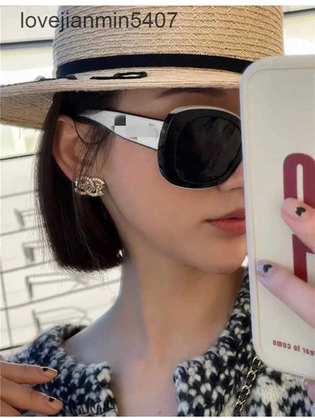 2023 fashion sunglasses factory 50% retail new xiaoxiangjia ch9091 hepburn wind sunglass for women with white oval letters, White;black
2023 fashion sunglasses factory 50% retail new xiaoxiangjia ch9091 hepburn wind sunglass for women with white oval letters, White;black