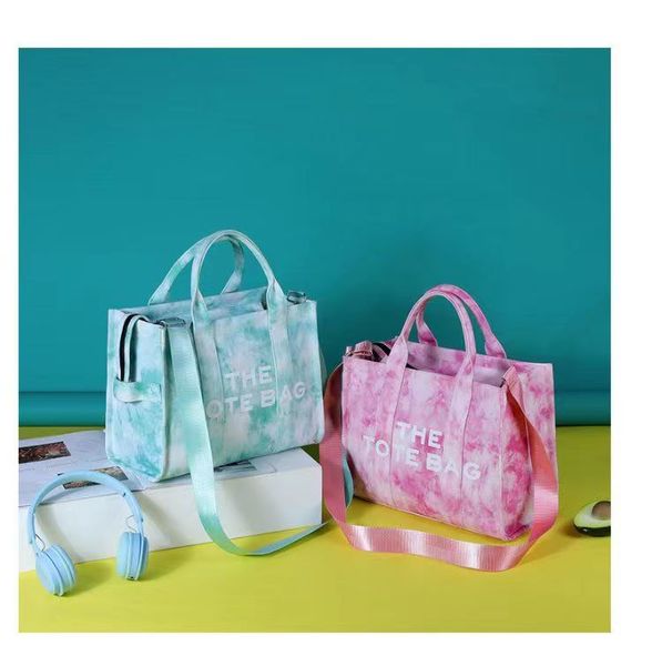 2023 new handbag canvas letters one shoulder simple tie-dye tote bag large capacity commuter messenger bag student bag
2023 new handbag canvas letters one shoulder simple tie-dye tote bag large capacity commuter messenger bag student bag
