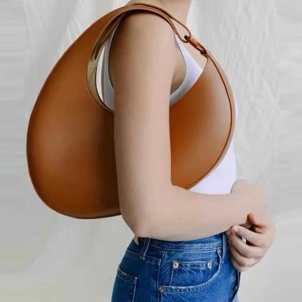 selling 2023 new irregular shoulder crescent shaped underarm bag 
selling 2023 new irregular shoulder crescent shaped underarm bag