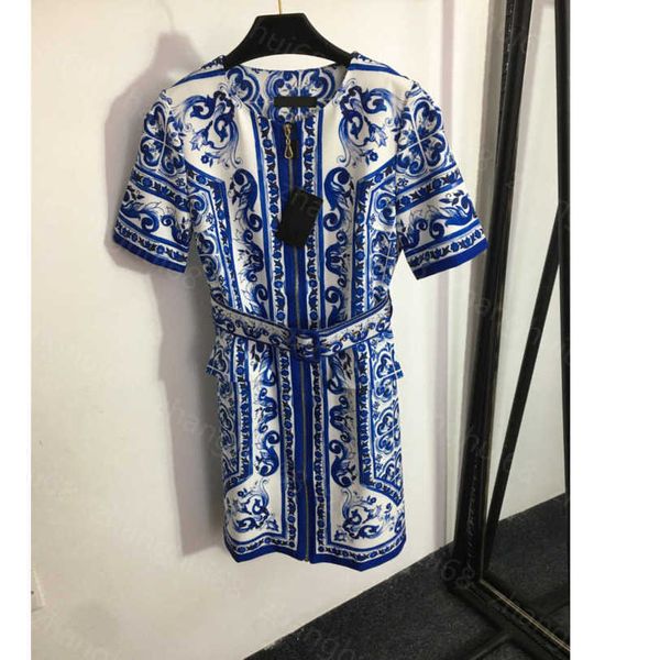 23ss women dress womens designer clothing summer dresses blue and white porcelain print short-sleeved dress zipper coat with belt womens clo, Black;gray
23ss women dress womens designer clothing summer dresses blue and white porcelain print short-sleeved dress zipper coat with belt womens clo, Black;gray