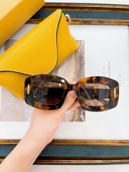 new womens fashion sunglasses dark tortoiseshell classic gold metal design mens sunglasses size 52 21 145 designer sunglass wholesale, White;black
new womens fashion sunglasses dark tortoiseshell classic gold metal design mens sunglasses size 52 21 145 designer sunglass wholesale, White;black