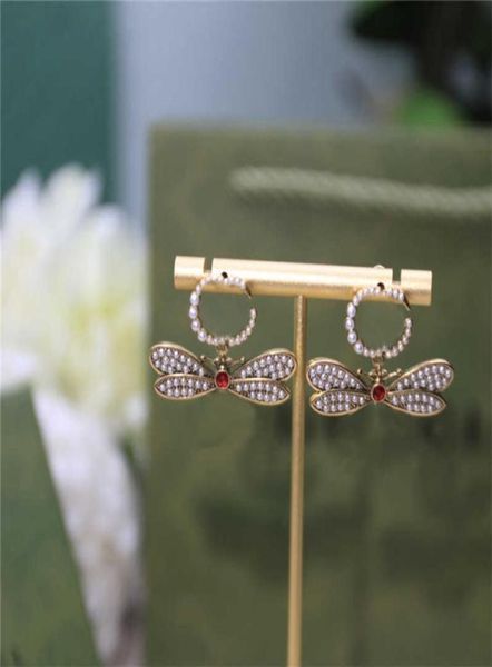 designer full pearl bee charm earrings double letter women039s diamond stud earrings colorful rhinestone drop earrings with sta1370799, Golden
designer full pearl bee charm earrings double letter women039s diamond stud earrings colorful rhinestone drop earrings with sta1370799, Golden