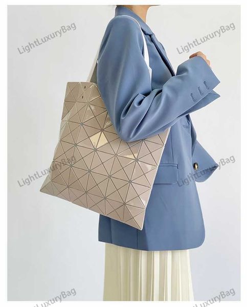 new premium designers bag 6 * 6 geometric diamond checker bag single shoulder bag handbag advanced color contrast women's bag
new premium designers bag 6 * 6 geometric diamond checker bag single shoulder bag handbag advanced color contrast women's bag