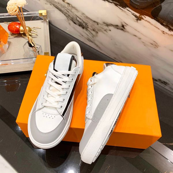 high-quality thick soled lace-up sneakers flip leather breathable low-shoes classic color matching basketball shoes
high-quality thick soled lace-up sneakers flip leather breathable low-shoes classic color matching basketball shoes