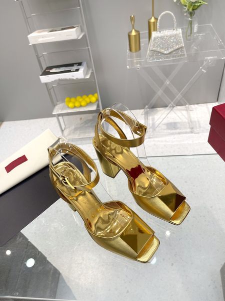 fashion designers sandals summer valentinoity women slide leather leisure sandals luxury high-heeled sandals h072, Black
fashion designers sandals summer valentinoity women slide leather leisure sandals luxury high-heeled sandals h072, Black