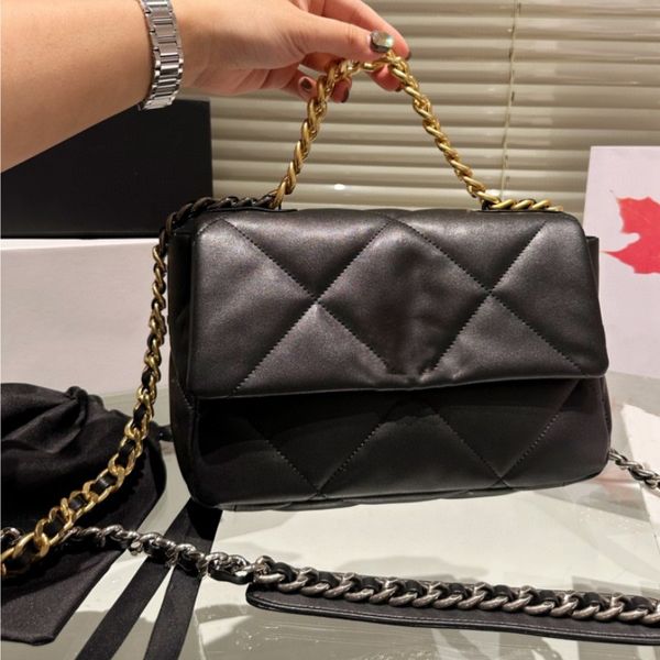 luxury handbag designer bag women's shoulder bag classic letter buckle pouch with leather handle crossbody bag senior banquet solid col
luxury handbag designer bag women's shoulder bag classic letter buckle pouch with leather handle crossbody bag senior banquet solid col