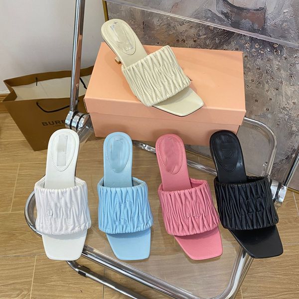 one and a half character slippers, high-end brand designer, female outerwear wearing 2023 new girl sheepskin super soft and comfortable high, Black
one and a half character slippers, high-end brand designer, female outerwear wearing 2023 new girl sheepskin super soft and comfortable high, Black