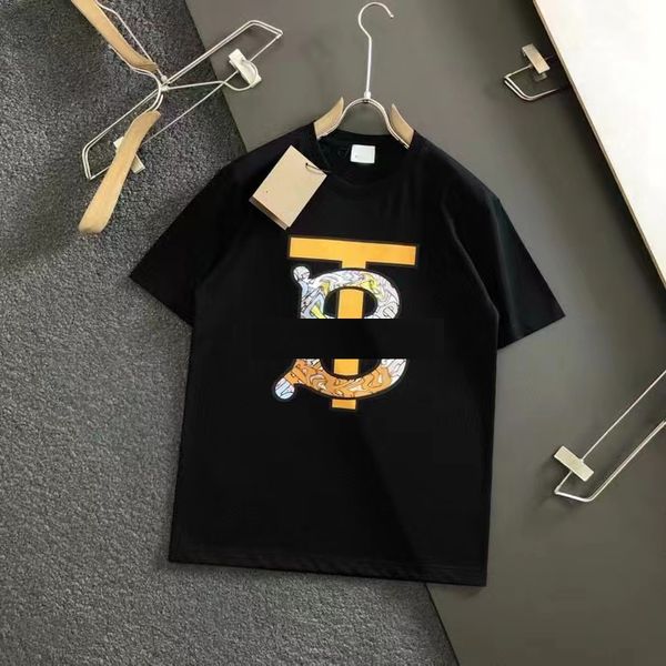 designer's new color hand-painted alphabet print crewneck casual men's and women's short sleeve t-shirt of the same style, White;black
designer's new color hand-painted alphabet print crewneck casual men's and women's short sleeve t-shirt of the same style, White;black