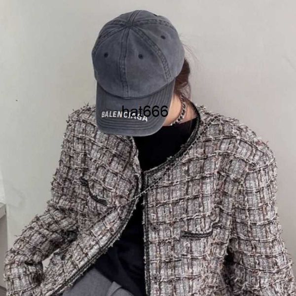 paris fashion brand new embroidered letters balencigas male and female couples casual and versatile baseball cap, Blue;gray
paris fashion brand new embroidered letters balencigas male and female couples casual and versatile baseball cap, Blue;gray