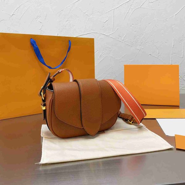 shoulder bags women crossbody printed saddle wide strap shopping handbag leather designer messenger lady wallet 211029
shoulder bags women crossbody printed saddle wide strap shopping handbag leather designer messenger lady wallet 211029