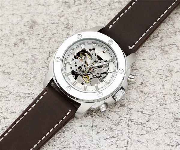 2023 new watch men's leisure diamond watches gold steel case leather quartz wristwatch strap male relogio masculino foss4, Slivery;brown
2023 new watch men's leisure diamond watches gold steel case leather quartz wristwatch strap male relogio masculino foss4, Slivery;brown